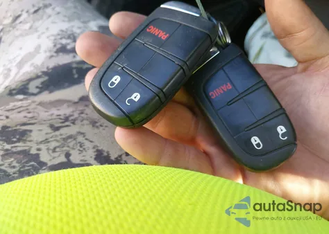 2020 Jeep Renegade Latitude Fwd z USA, uszkodzony, nr VIN ZACNJABB0LPL03329